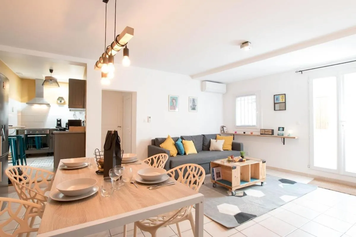 Appartement Duplex Liberté-Grande Terrasse-Clim-Quartier Roquette à Arles