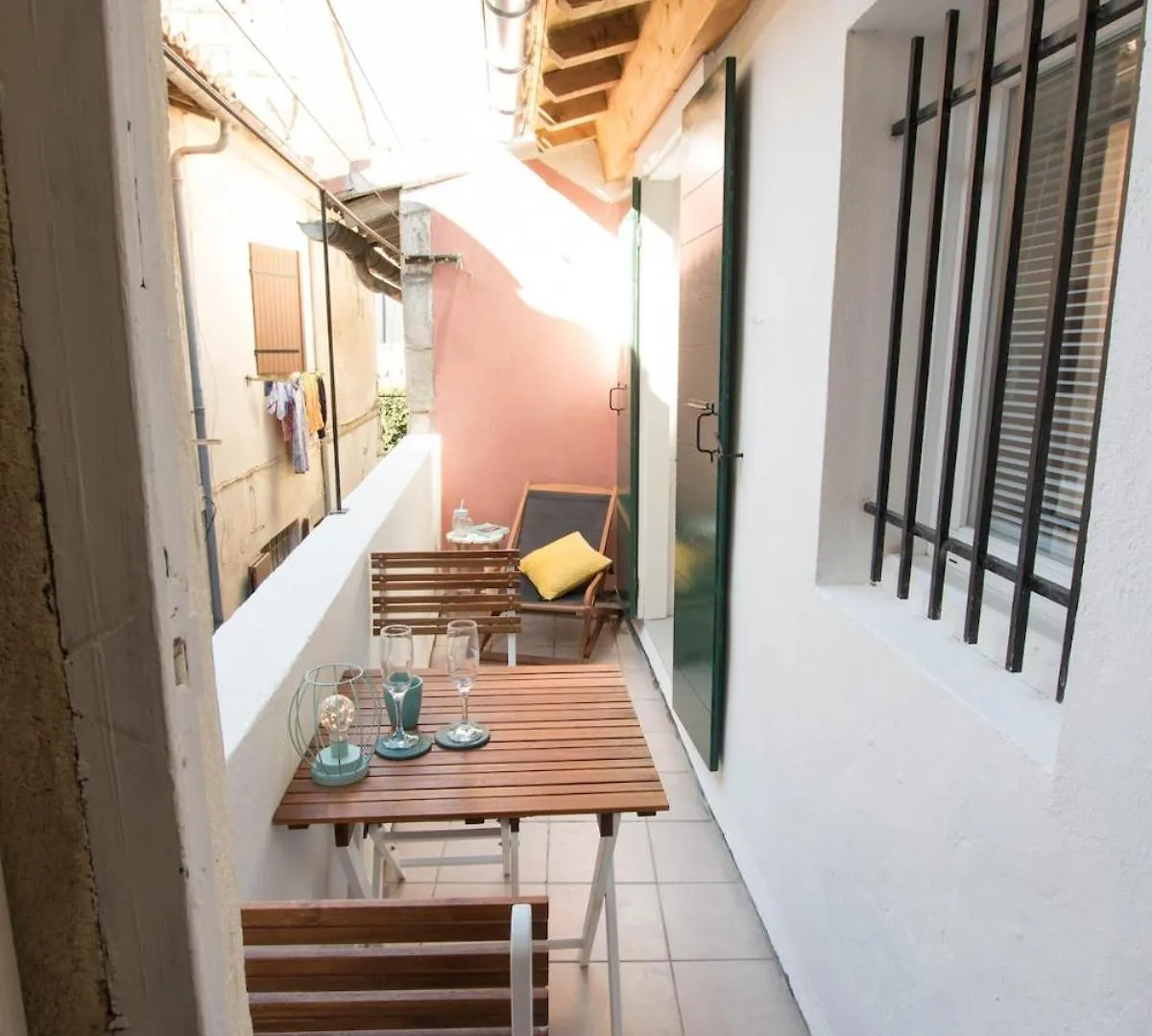 Appartement Duplex Liberté-Grande Terrasse-Clim-Quartier Roquette à Arles 0*,  France