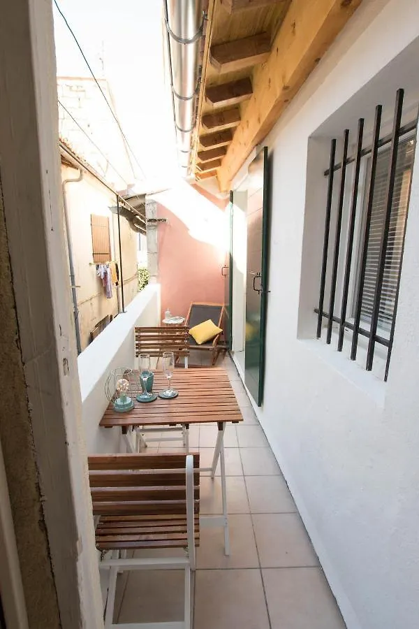 Appartement Duplex Liberté-Grande Terrasse-Clim-Quartier Roquette à Arles